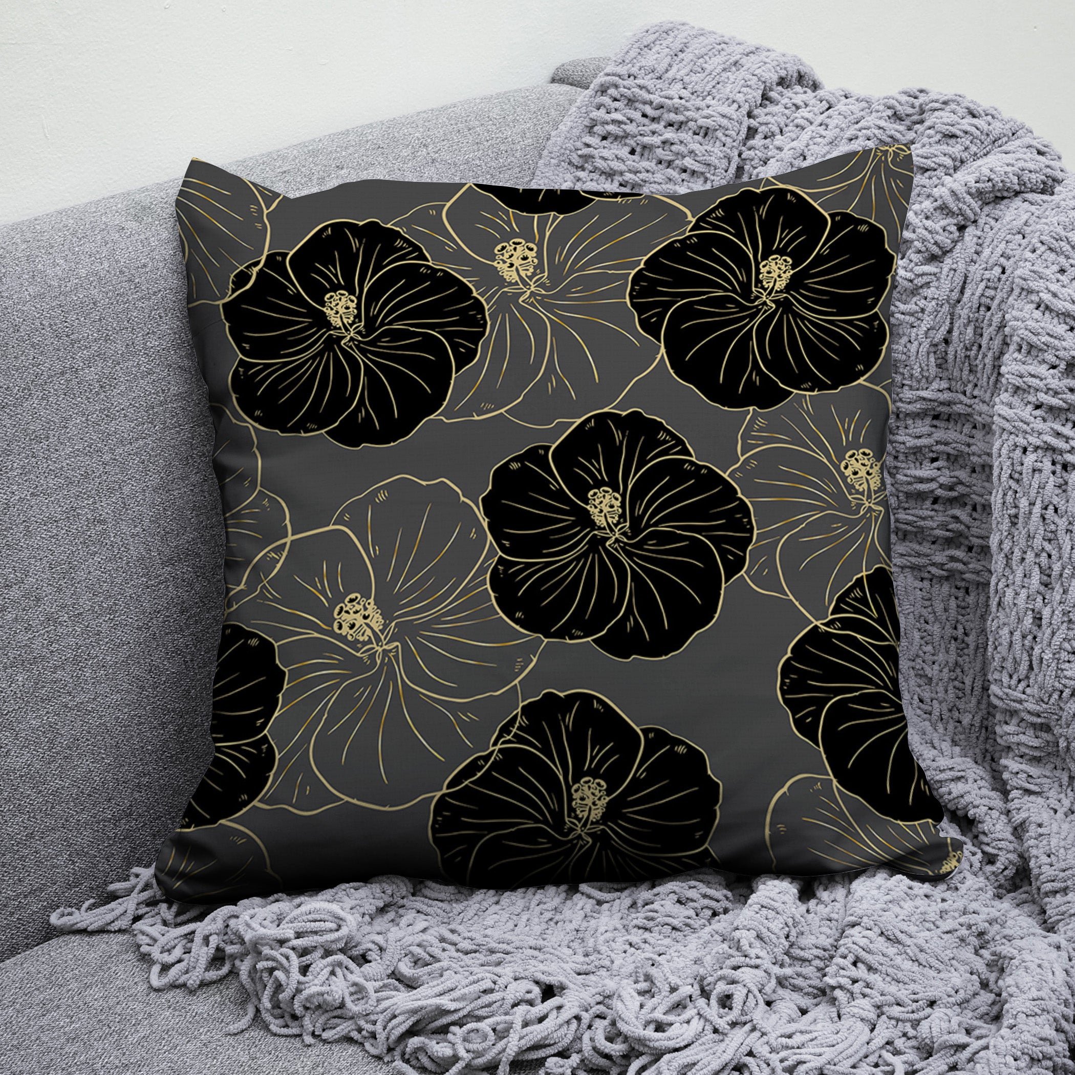 Izan Throw Pillow